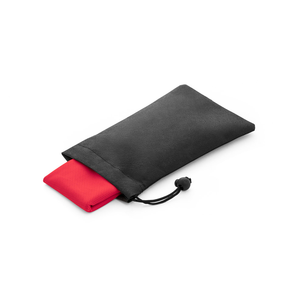 BERNAL. Toalha esportiva refrescante em poliéster 100% reciclado com bolsa em non-woven