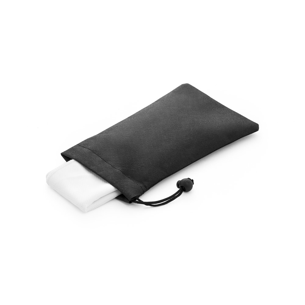 BERNAL. Toalha esportiva refrescante em poliéster 100% reciclado com bolsa em non-woven