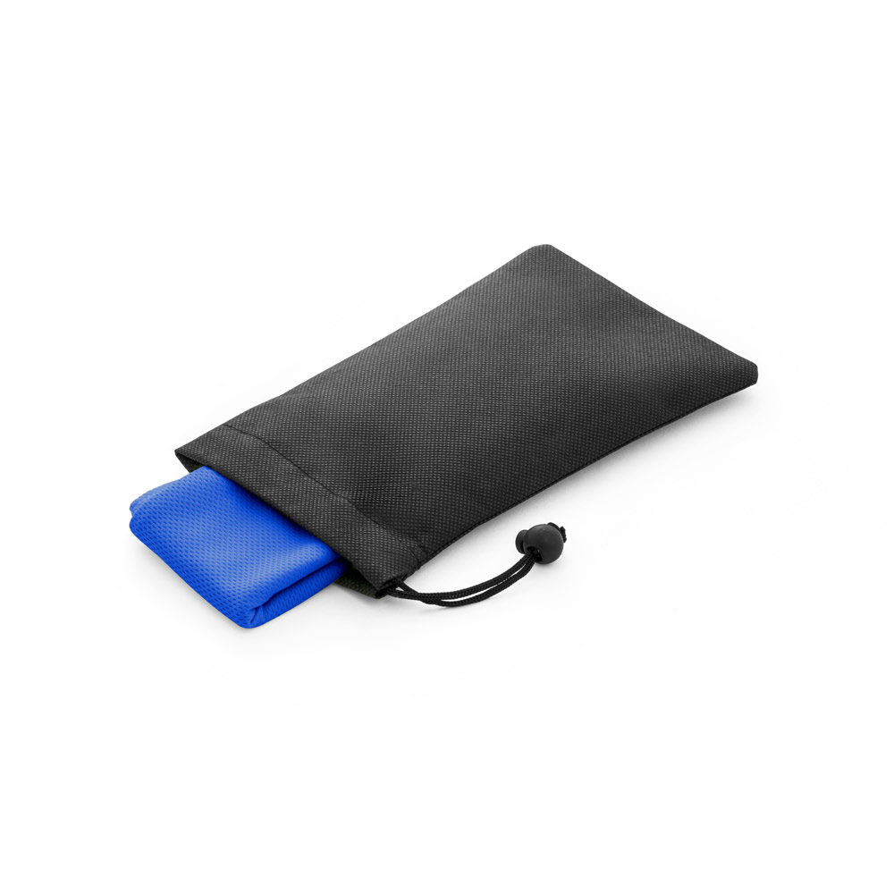 BERNAL. Toalha esportiva refrescante em poliéster 100% reciclado com bolsa em non-woven